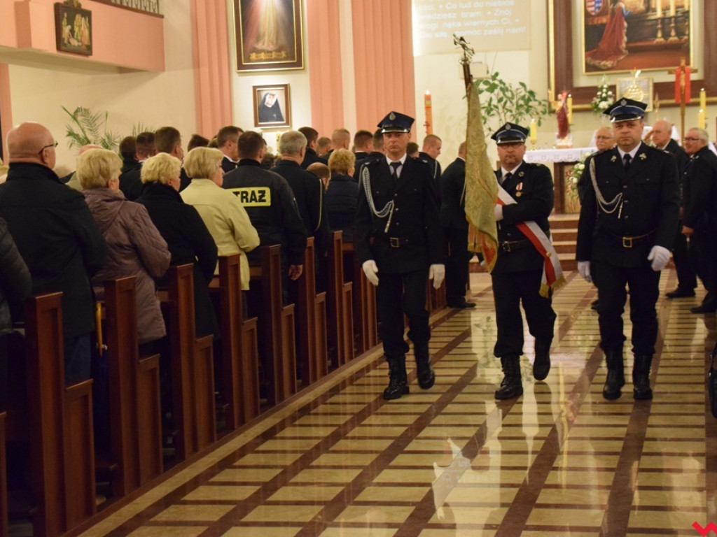 Gminny Dzień Strażaka we Wrześni w strugach deszczu