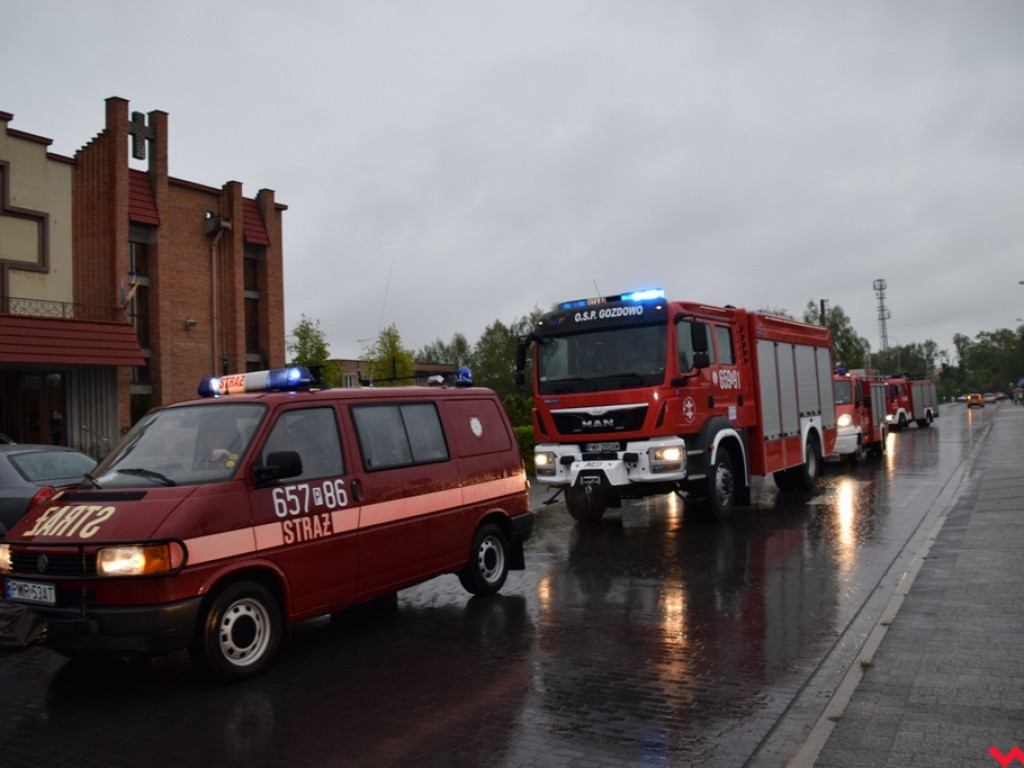 Gminny Dzień Strażaka we Wrześni w strugach deszczu