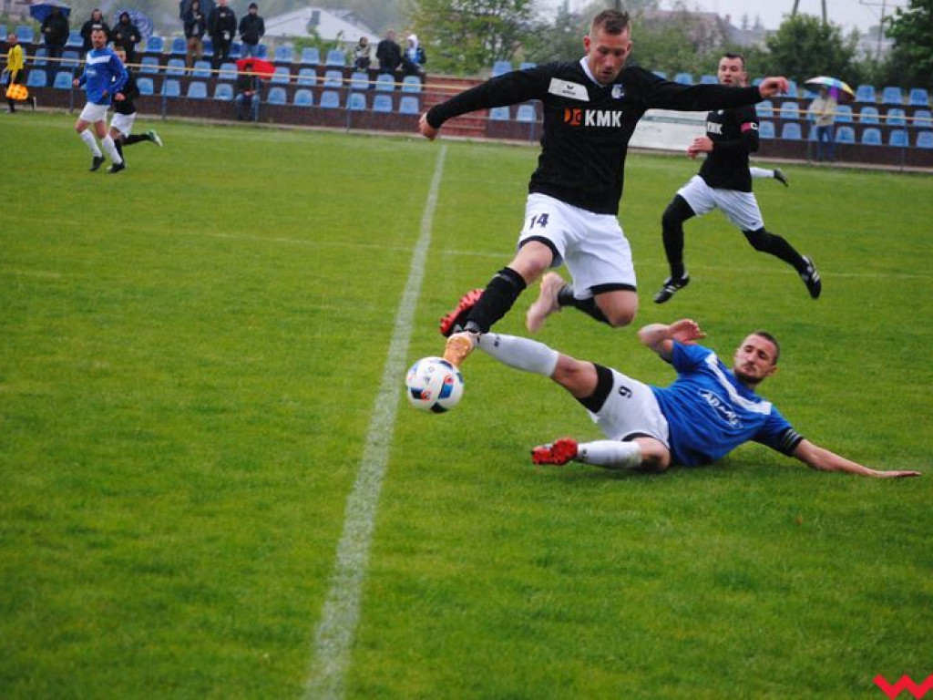 Deszczowe derby dla Orlika. Miłosławiane pokonują Spartę-Sklejkę Orzechowo