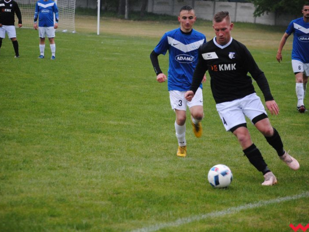 Deszczowe derby dla Orlika. Miłosławiane pokonują Spartę-Sklejkę Orzechowo