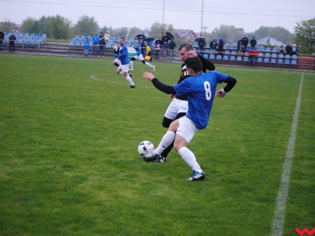 Deszczowe derby dla Orlika. Miłosławiane pokonują Spartę-Sklejkę Orzechowo