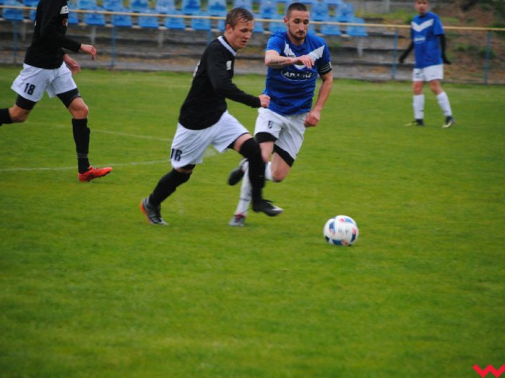 Deszczowe derby dla Orlika. Miłosławiane pokonują Spartę-Sklejkę Orzechowo