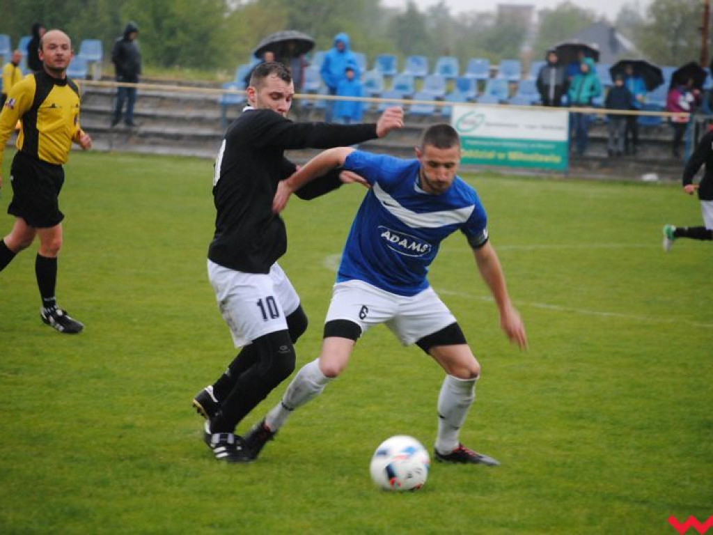 Deszczowe derby dla Orlika. Miłosławiane pokonują Spartę-Sklejkę Orzechowo