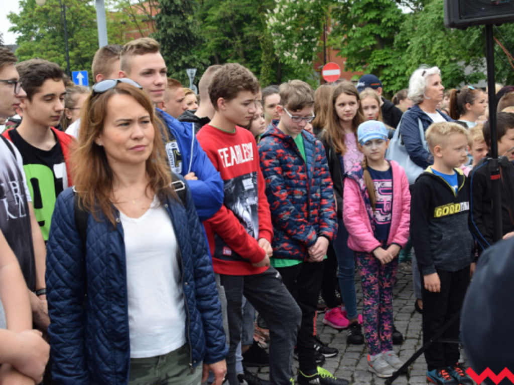 Ulice pełne dzieci w rocznicę Strajku Dzieci Wrzesińskich