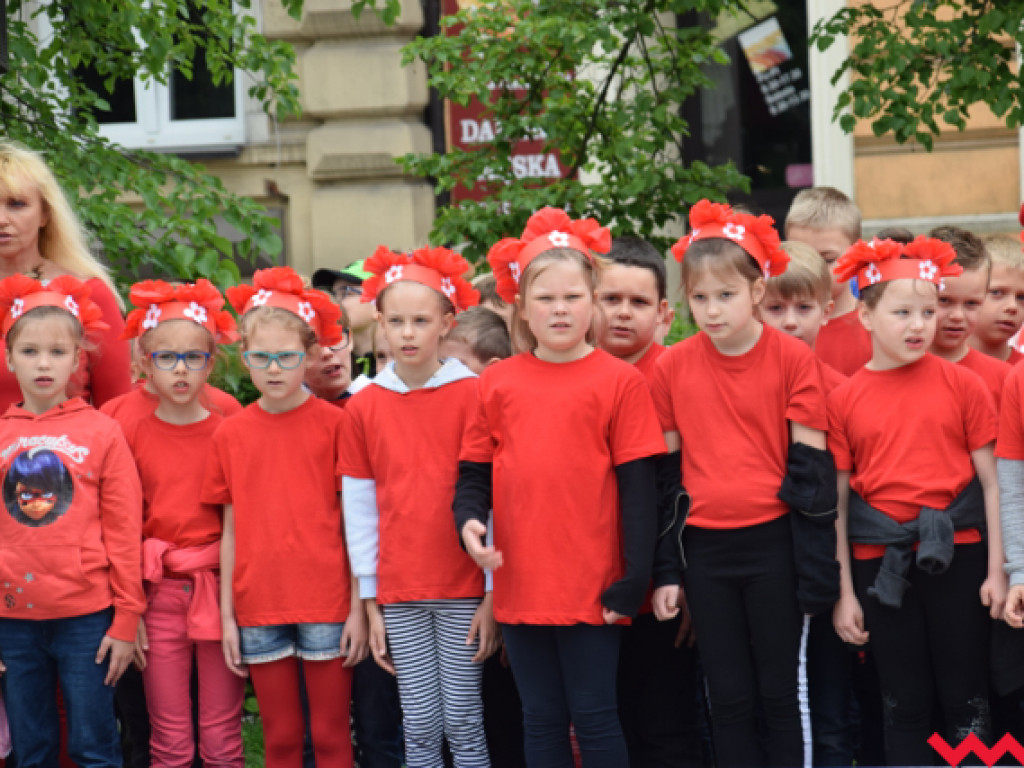 Ulice pełne dzieci w rocznicę Strajku Dzieci Wrzesińskich