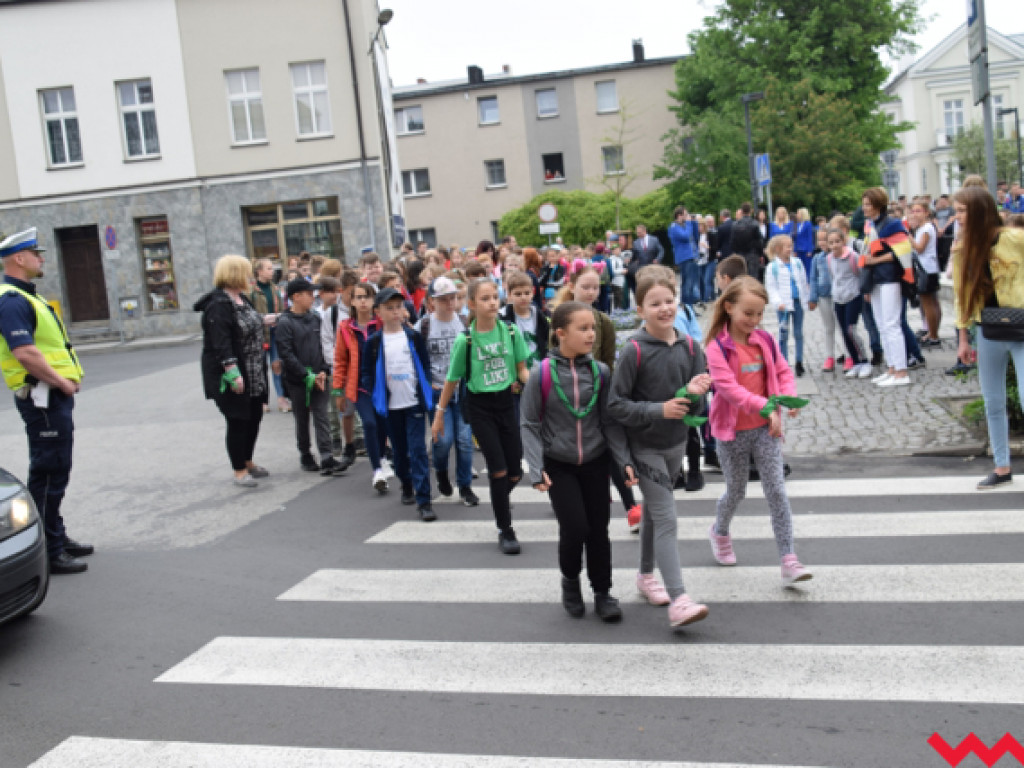 Ulice pełne dzieci w rocznicę Strajku Dzieci Wrzesińskich