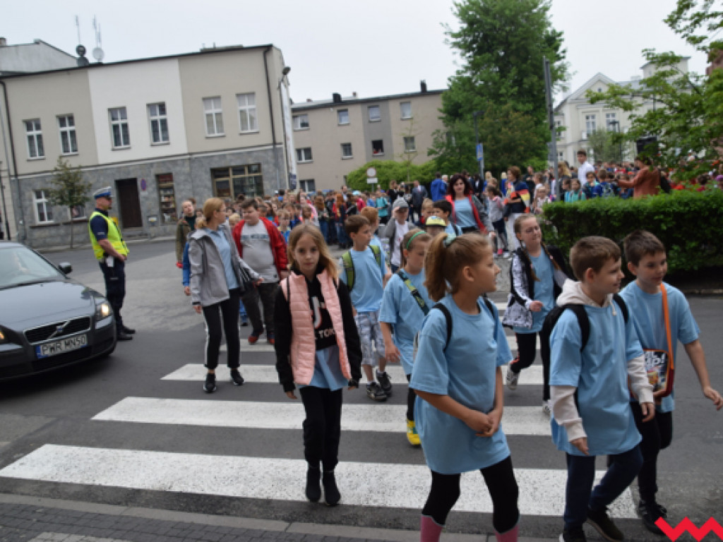 Ulice pełne dzieci w rocznicę Strajku Dzieci Wrzesińskich