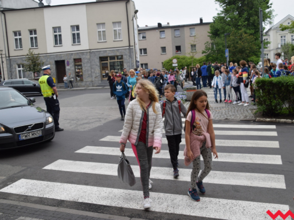Ulice pełne dzieci w rocznicę Strajku Dzieci Wrzesińskich