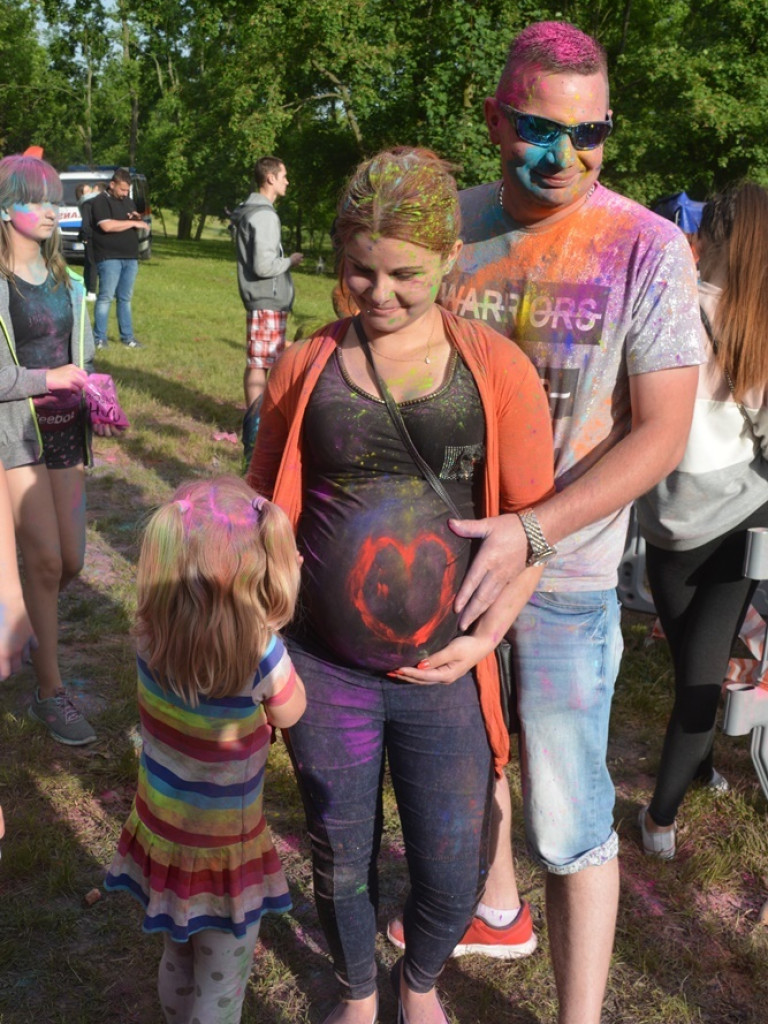 Więc chodź, pomaluj Wrześnię, na żółto i na niebiesko... a także na 10 innych barw. Druga edycja Kolor Festu za nami