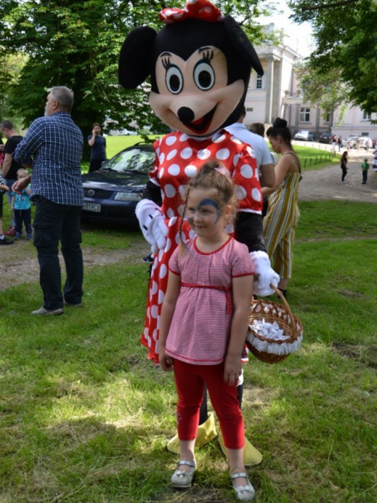 Wspaniały Dzień Dziecka w Miłosławiu. Burmistrz wcielił się w bałwana Olafa, a przewodniczący rady w Minionka