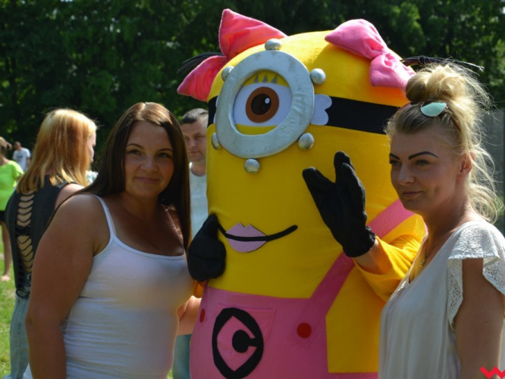 Wspaniały Dzień Dziecka w Miłosławiu. Burmistrz wcielił się w bałwana Olafa, a przewodniczący rady w Minionka