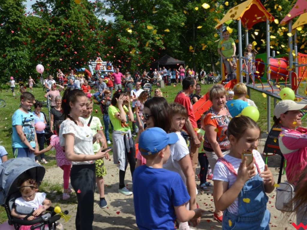 Wspaniały Dzień Dziecka w Miłosławiu. Burmistrz wcielił się w bałwana Olafa, a przewodniczący rady w Minionka