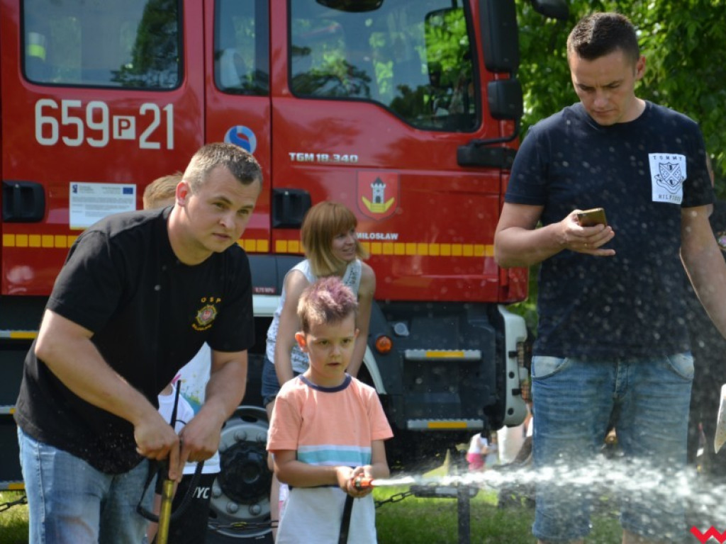 Wspaniały Dzień Dziecka w Miłosławiu. Burmistrz wcielił się w bałwana Olafa, a przewodniczący rady w Minionka