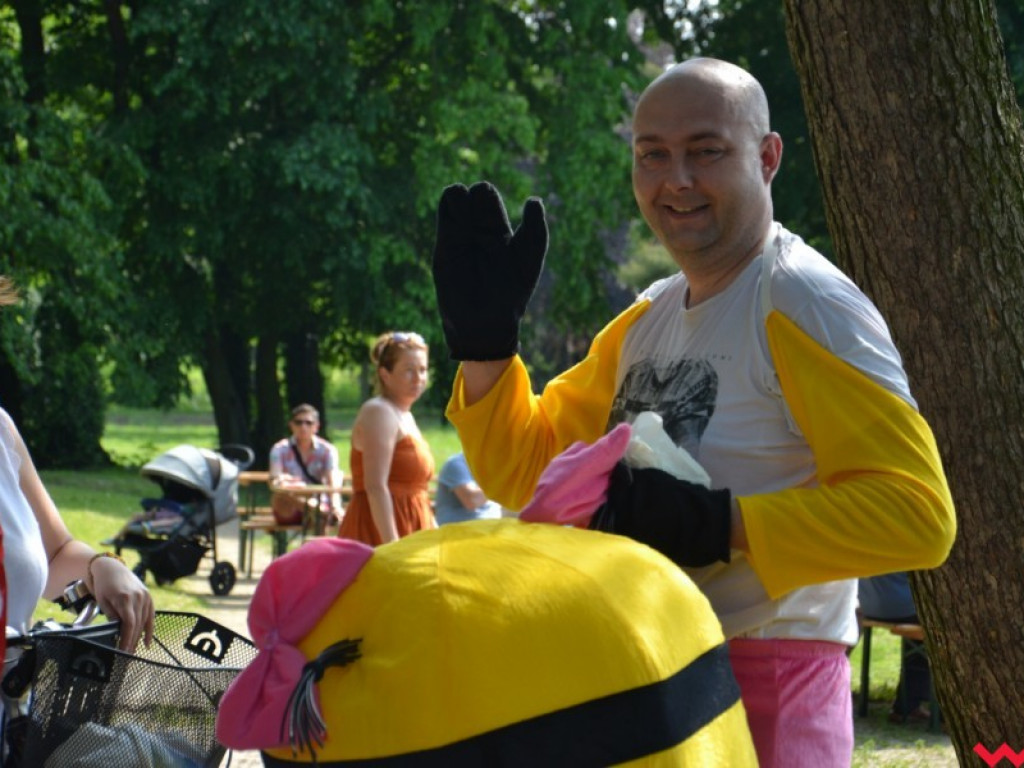 Wspaniały Dzień Dziecka w Miłosławiu. Burmistrz wcielił się w bałwana Olafa, a przewodniczący rady w Minionka