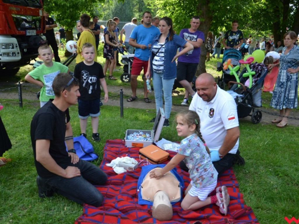 Wspaniały Dzień Dziecka w Miłosławiu. Burmistrz wcielił się w bałwana Olafa, a przewodniczący rady w Minionka