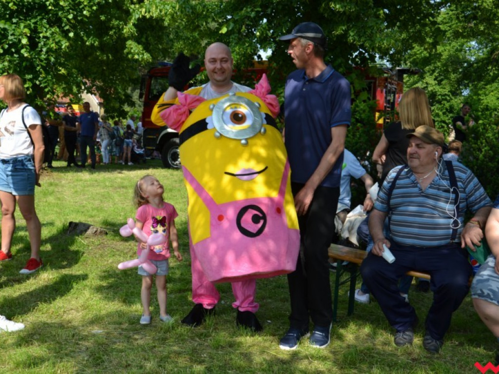 Wspaniały Dzień Dziecka w Miłosławiu. Burmistrz wcielił się w bałwana Olafa, a przewodniczący rady w Minionka