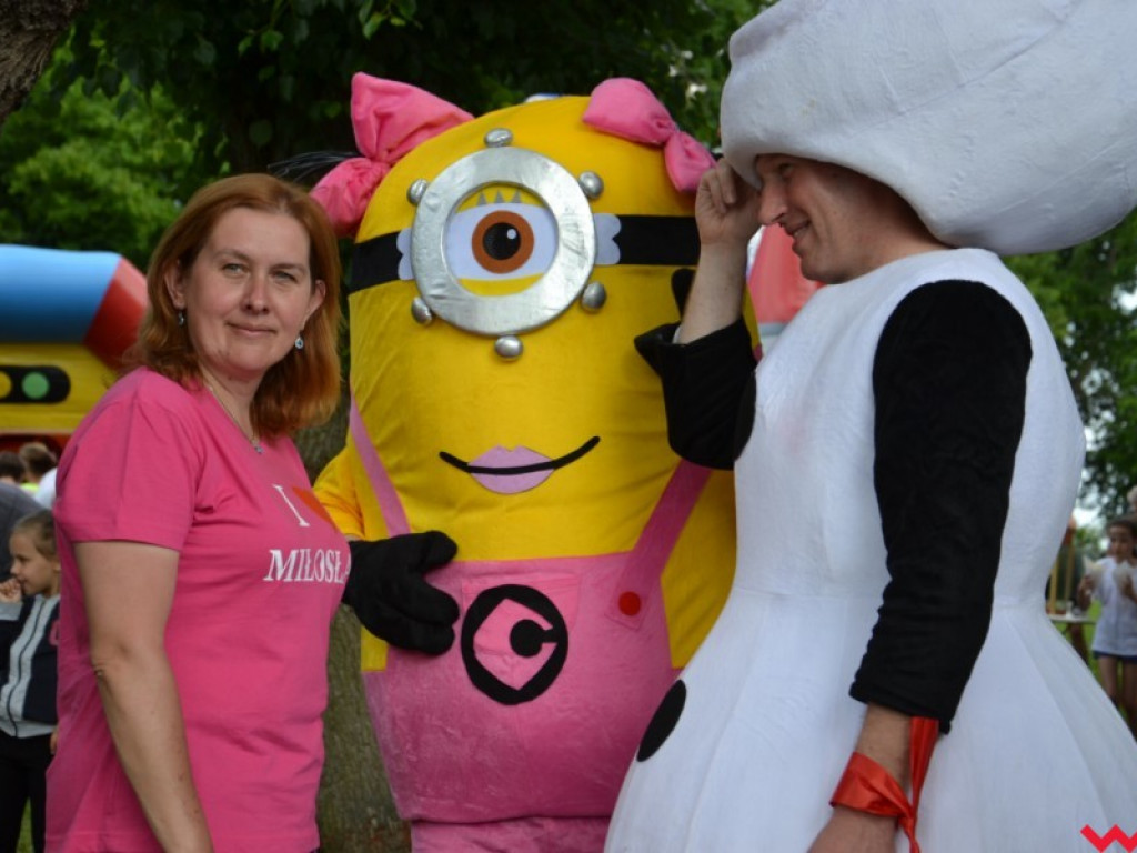Wspaniały Dzień Dziecka w Miłosławiu. Burmistrz wcielił się w bałwana Olafa, a przewodniczący rady w Minionka