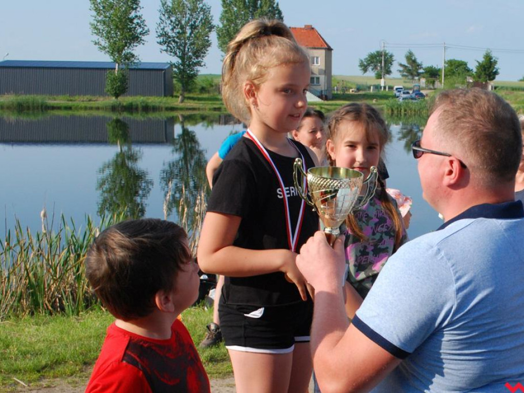 Wędkarski piknik z okazji Dnia Dziecka