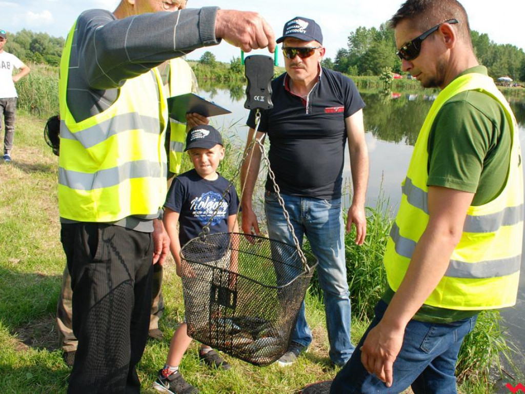 Wędkarski piknik z okazji Dnia Dziecka