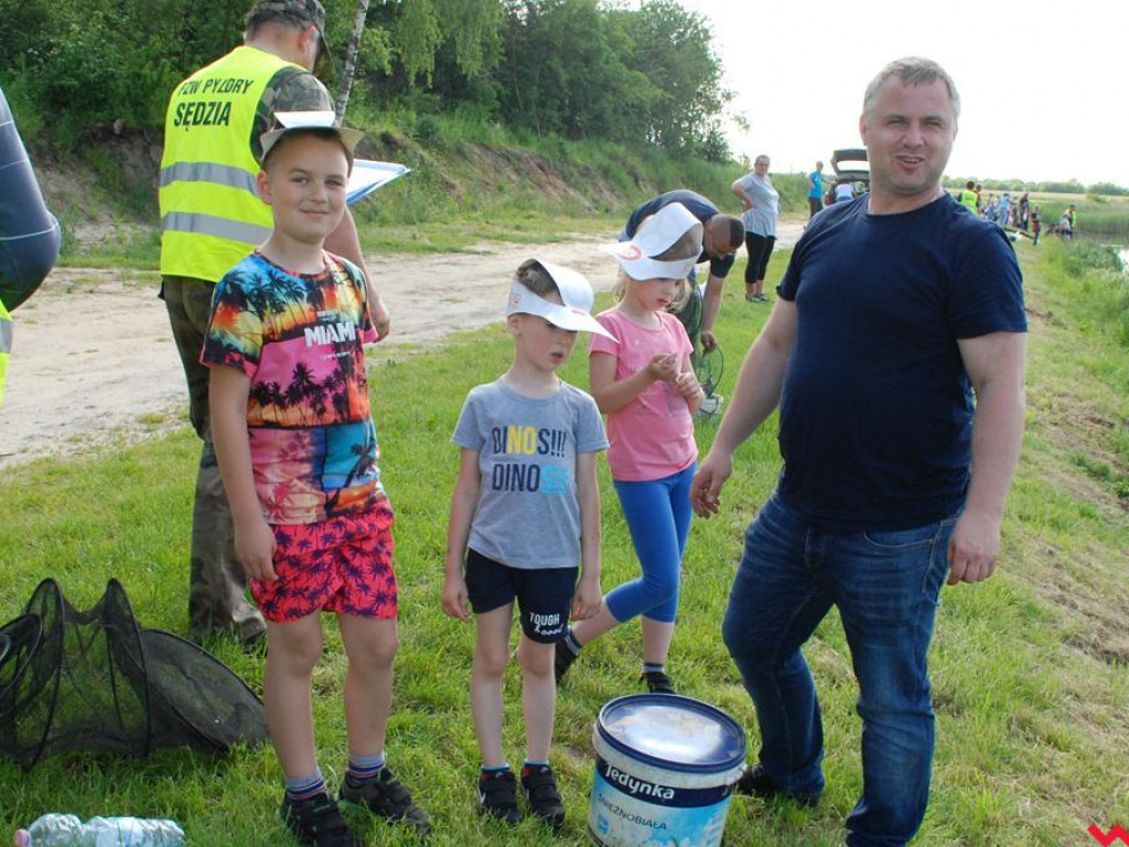 Wędkarski piknik z okazji Dnia Dziecka