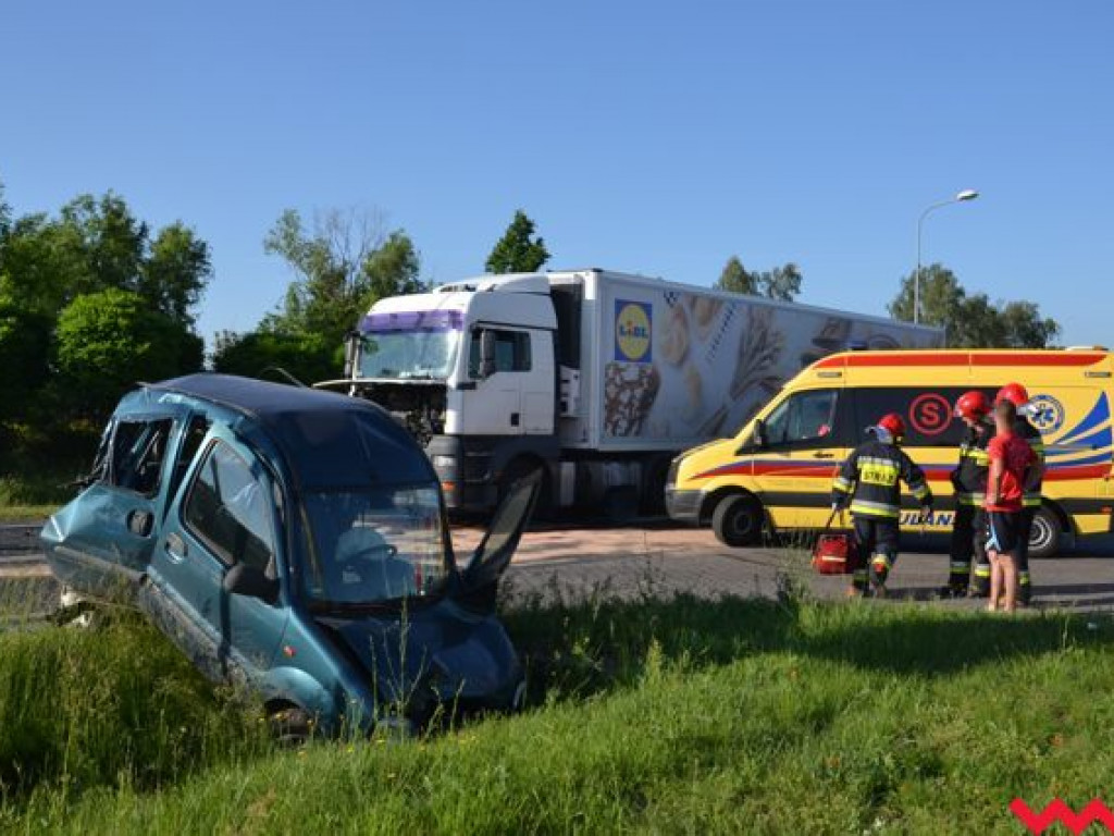 Groźny wypadek na Sikorskiego we Wrześni Droga zablokowana!
