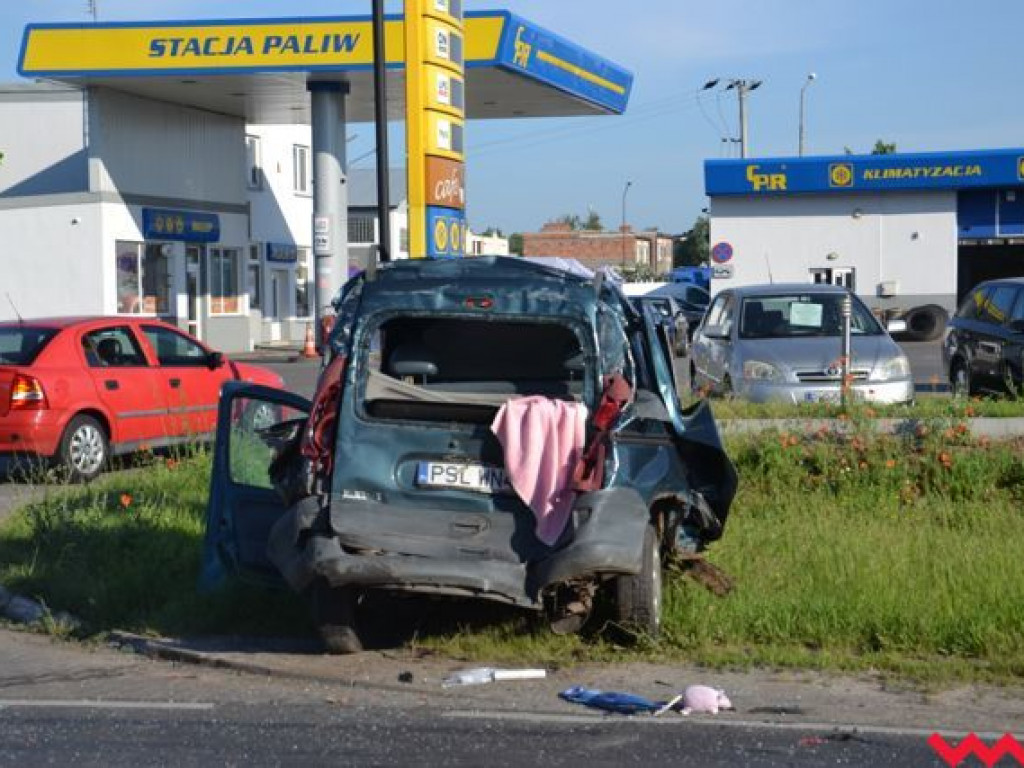 Groźny wypadek na Sikorskiego we Wrześni Droga zablokowana!
