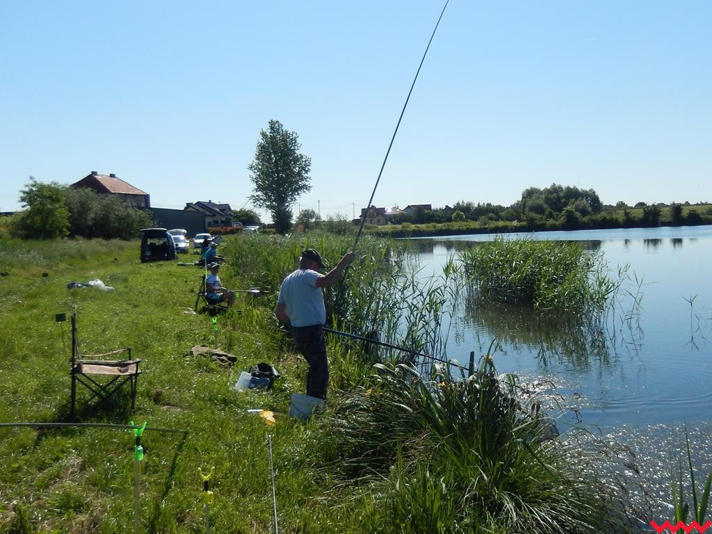 Zawody wędkarskie o puchar prezesa banku