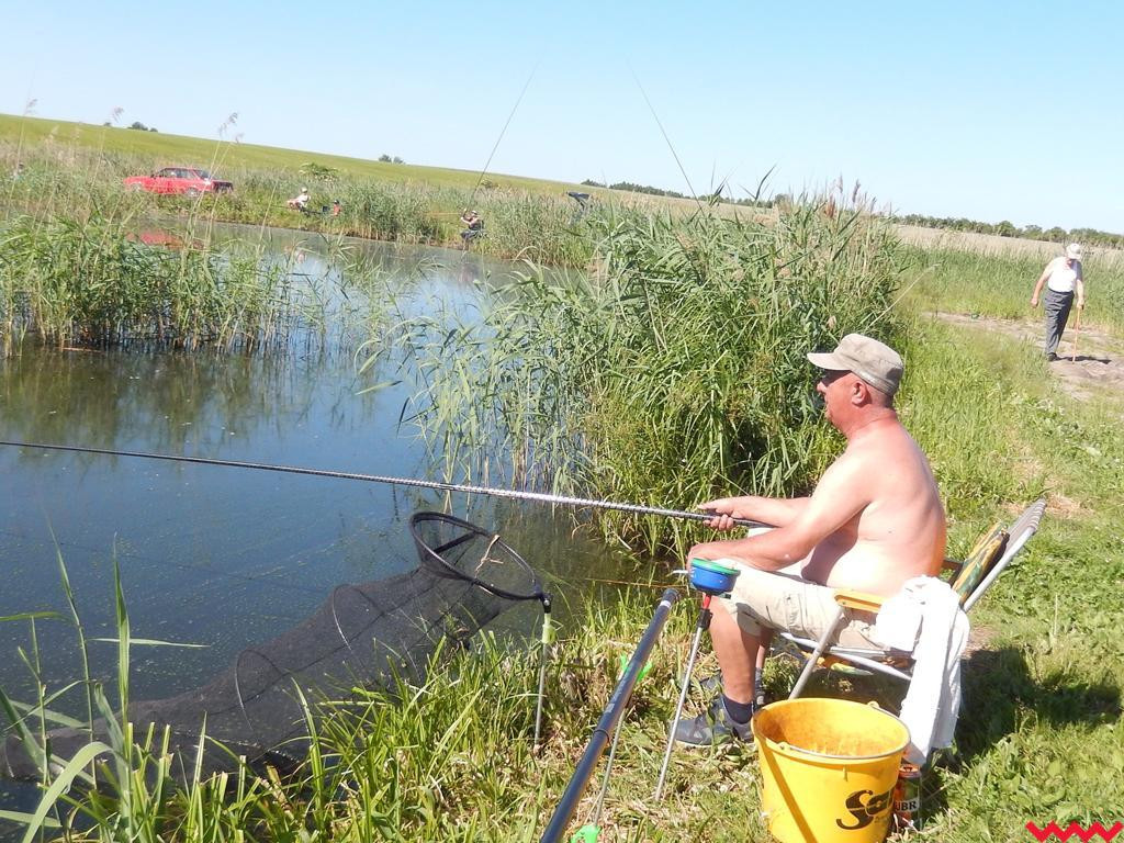 Zawody wędkarskie o puchar prezesa banku
