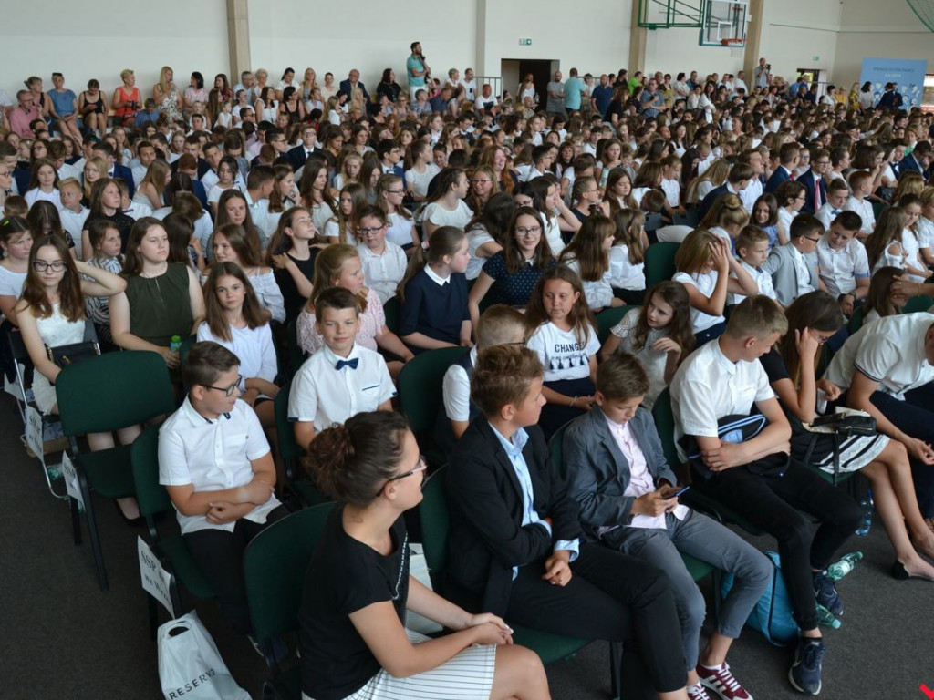 Pierwsi wśród równych. Najlepsi wrzesińscy uczniowie nagrodzeni przez burmistrza