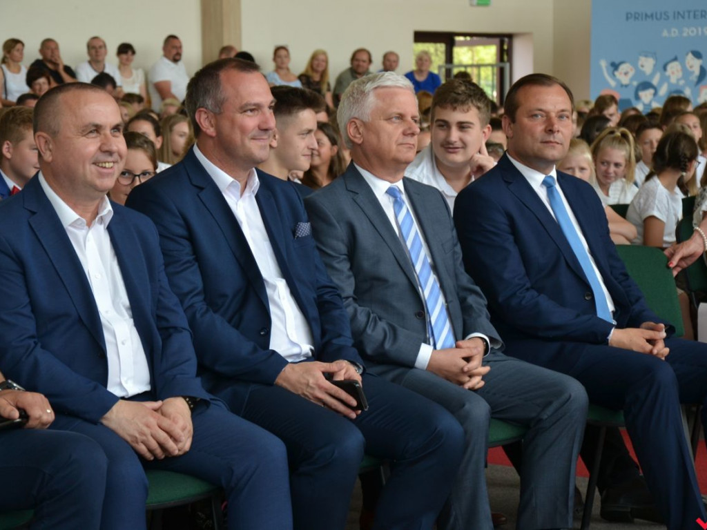 Pierwsi wśród równych. Najlepsi wrzesińscy uczniowie nagrodzeni przez burmistrza