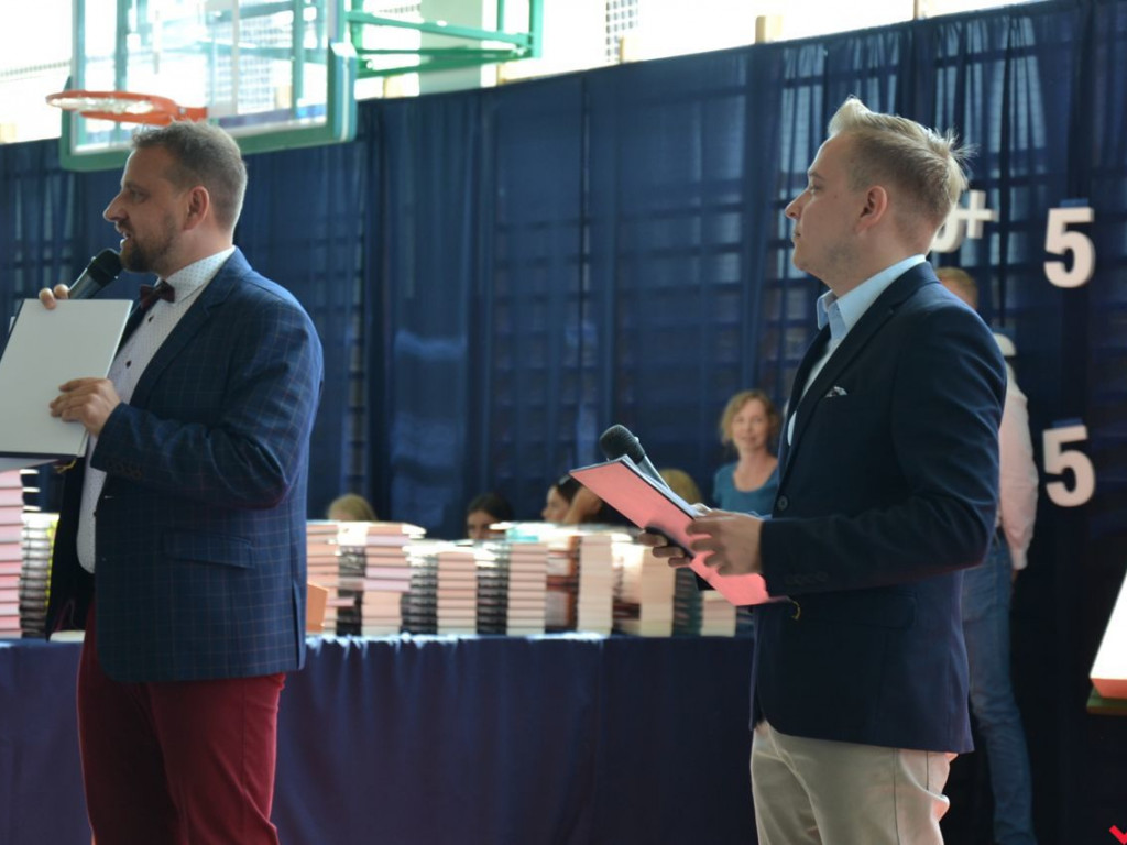 Pierwsi wśród równych. Najlepsi wrzesińscy uczniowie nagrodzeni przez burmistrza