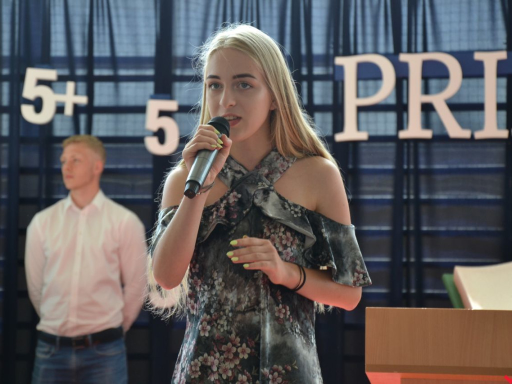 Pierwsi wśród równych. Najlepsi wrzesińscy uczniowie nagrodzeni przez burmistrza