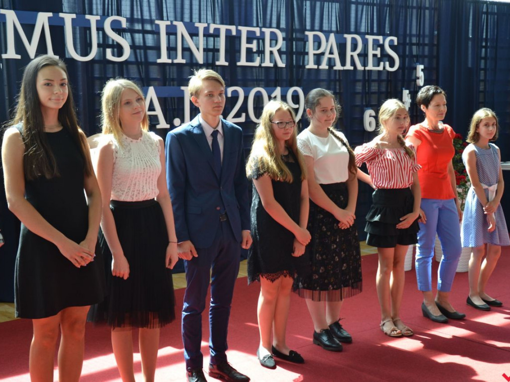 Pierwsi wśród równych. Najlepsi wrzesińscy uczniowie nagrodzeni przez burmistrza