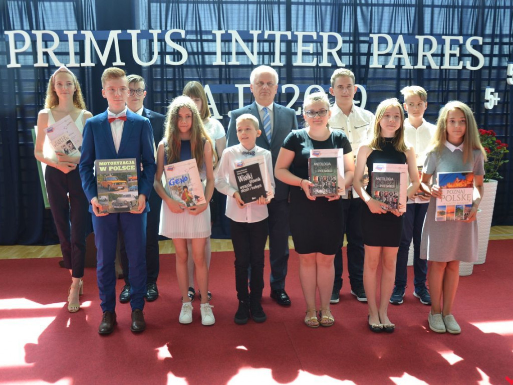 Pierwsi wśród równych. Najlepsi wrzesińscy uczniowie nagrodzeni przez burmistrza