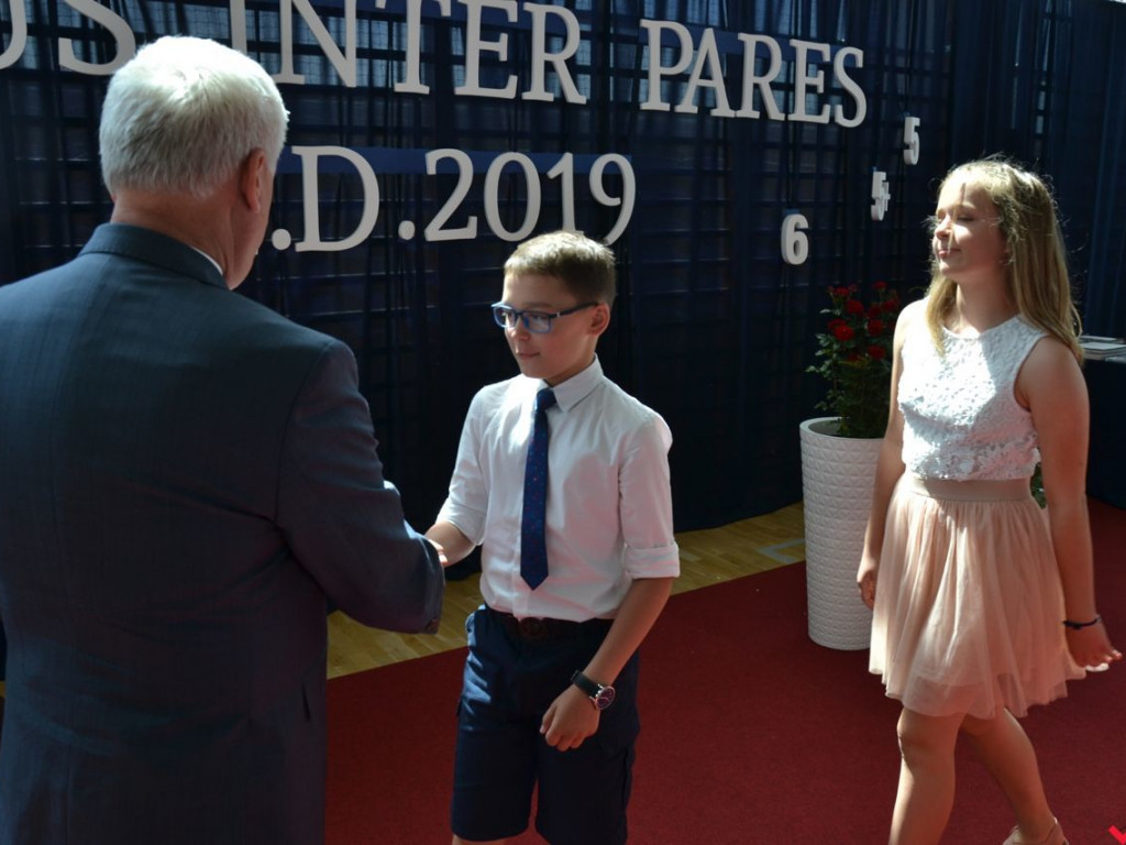 Pierwsi wśród równych. Najlepsi wrzesińscy uczniowie nagrodzeni przez burmistrza