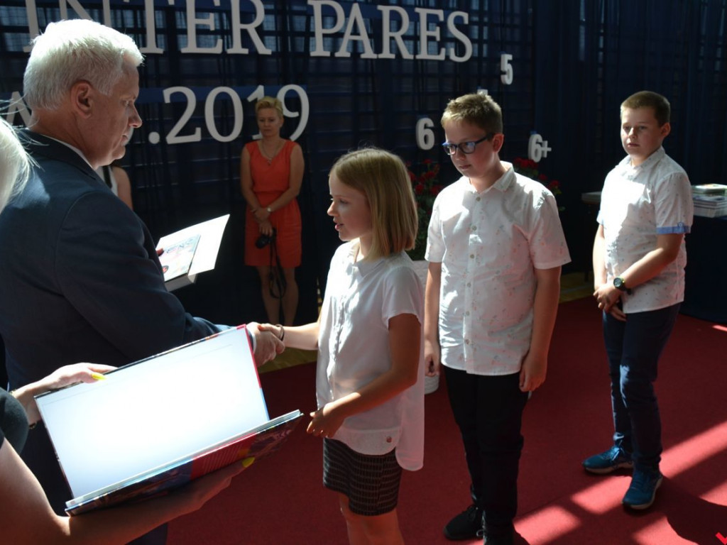 Pierwsi wśród równych. Najlepsi wrzesińscy uczniowie nagrodzeni przez burmistrza