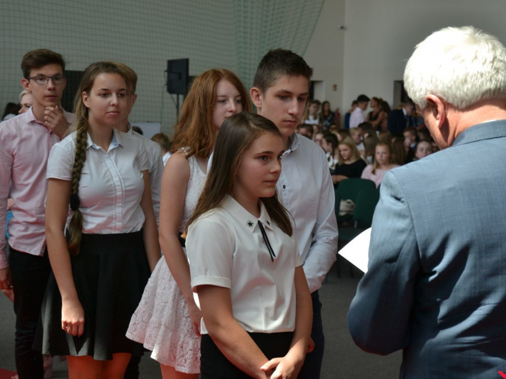 Pierwsi wśród równych. Najlepsi wrzesińscy uczniowie nagrodzeni przez burmistrza