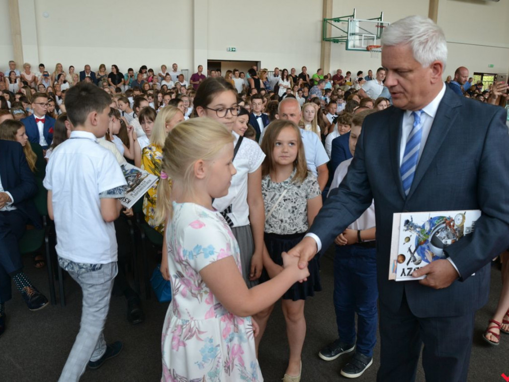 Pierwsi wśród równych. Najlepsi wrzesińscy uczniowie nagrodzeni przez burmistrza