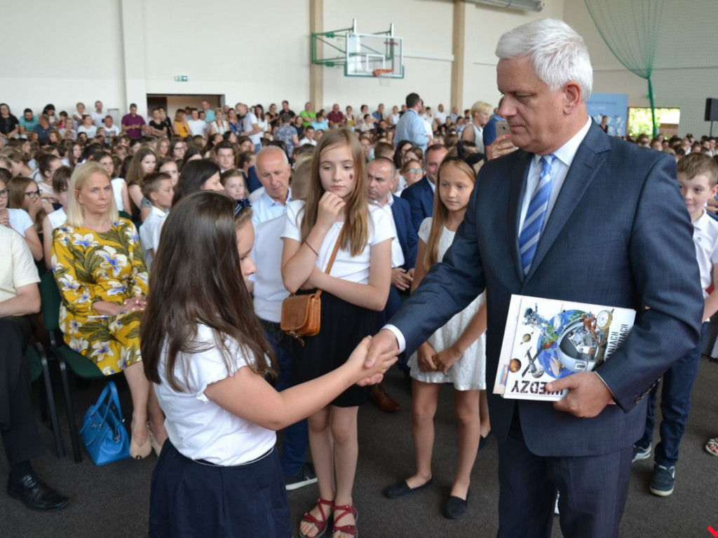 Pierwsi wśród równych. Najlepsi wrzesińscy uczniowie nagrodzeni przez burmistrza