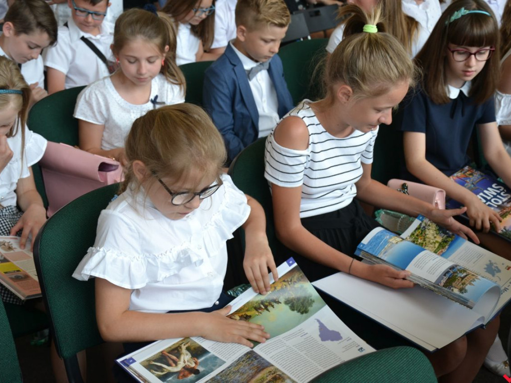 Pierwsi wśród równych. Najlepsi wrzesińscy uczniowie nagrodzeni przez burmistrza