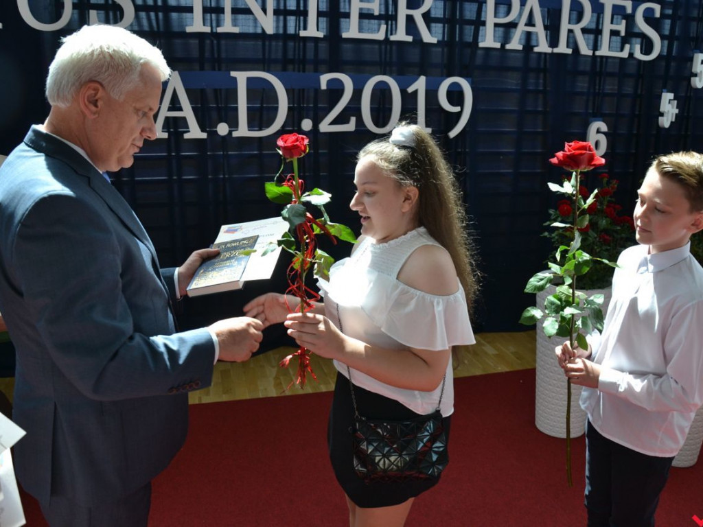 Pierwsi wśród równych. Najlepsi wrzesińscy uczniowie nagrodzeni przez burmistrza