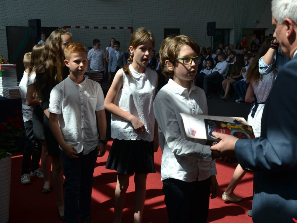 Pierwsi wśród równych. Najlepsi wrzesińscy uczniowie nagrodzeni przez burmistrza