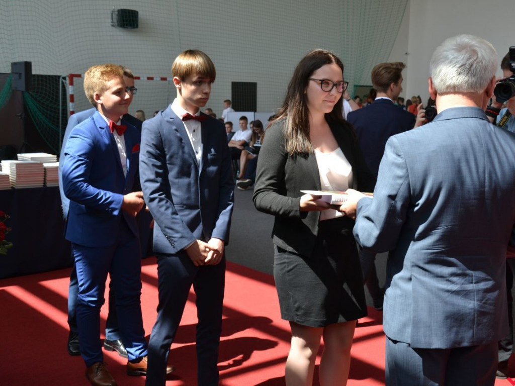 Pierwsi wśród równych. Najlepsi wrzesińscy uczniowie nagrodzeni przez burmistrza