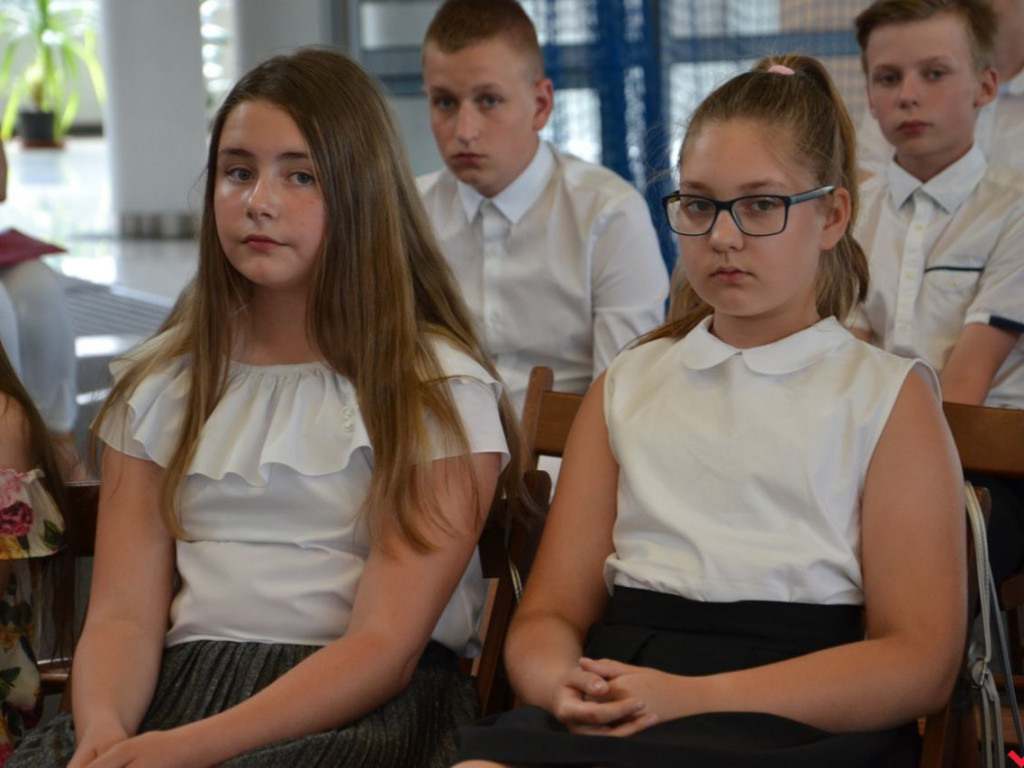 Burmistrz Miłosławia wręczył stypendia najzdolniejszym uczniom