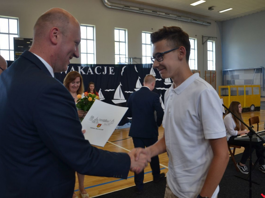 Burmistrz Miłosławia wręczył stypendia najzdolniejszym uczniom