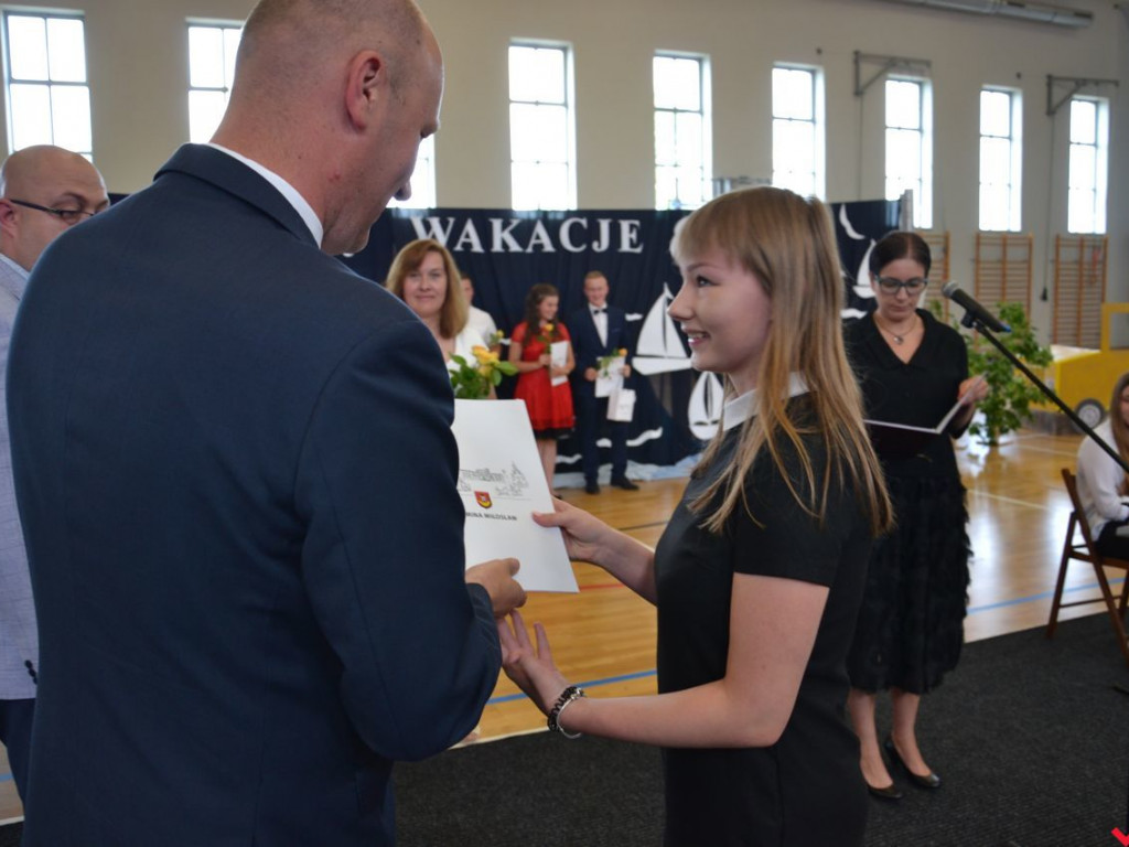 Burmistrz Miłosławia wręczył stypendia najzdolniejszym uczniom