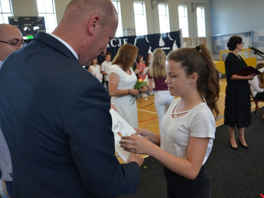 Burmistrz Miłosławia wręczył stypendia najzdolniejszym uczniom