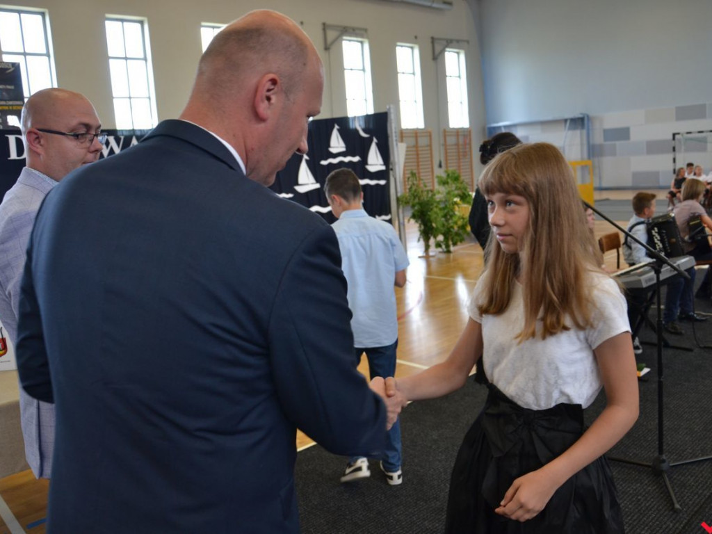 Burmistrz Miłosławia wręczył stypendia najzdolniejszym uczniom