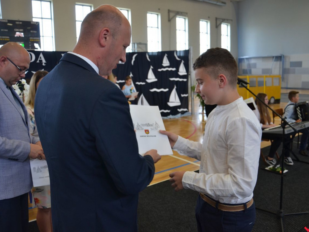 Burmistrz Miłosławia wręczył stypendia najzdolniejszym uczniom