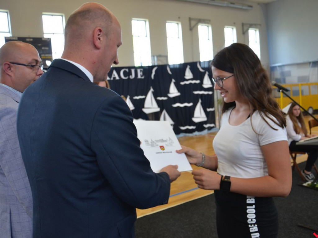 Burmistrz Miłosławia wręczył stypendia najzdolniejszym uczniom